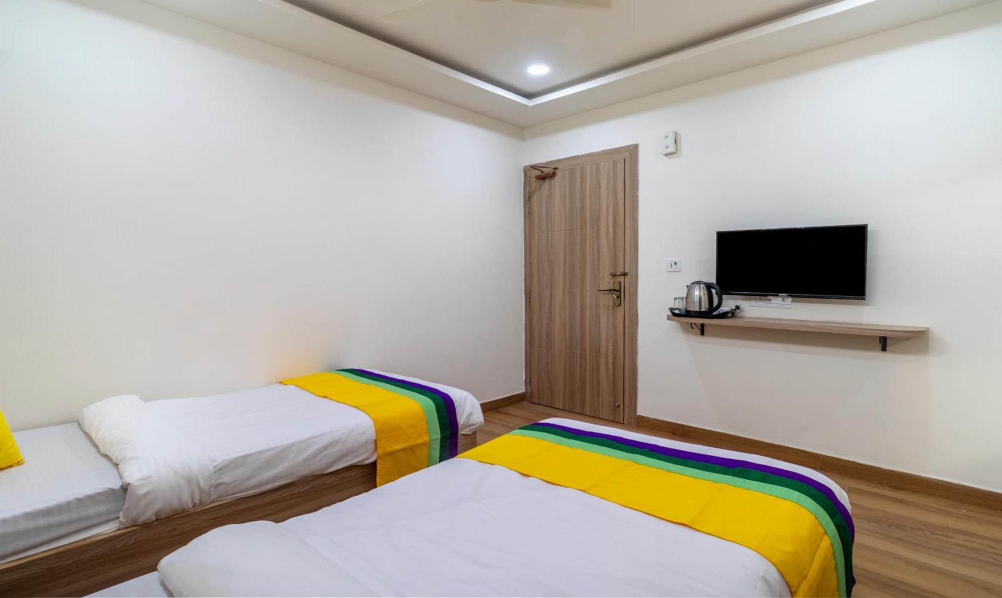 Itsy Hotels Krishna Residency, Govardhan Chauraha Mathura Exterior foto